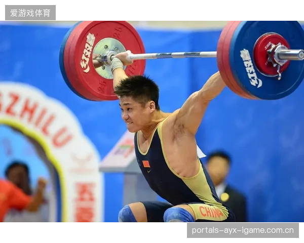 举重教练比赛中吼到破音成名，背后那些令人震撼的瞬间